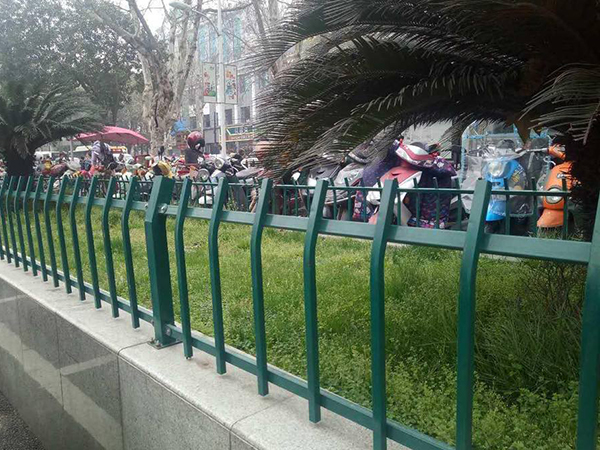 草坪鋅鋼護欄